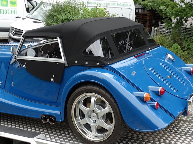 Morgan Plus 8 Blau - Originalausstattung - Fine Car Interiors - Matthias Stellrecht Oldtimer Aufbereitung Verdeck Verdeckarbeiten schwarzes Verdeck